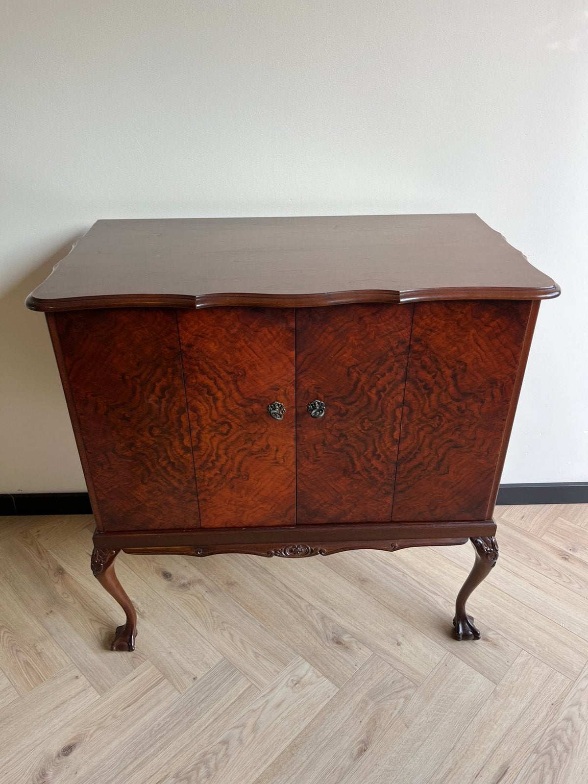 Prachtig houtwerk in deze antieke / vintage tv kast, Ophalen