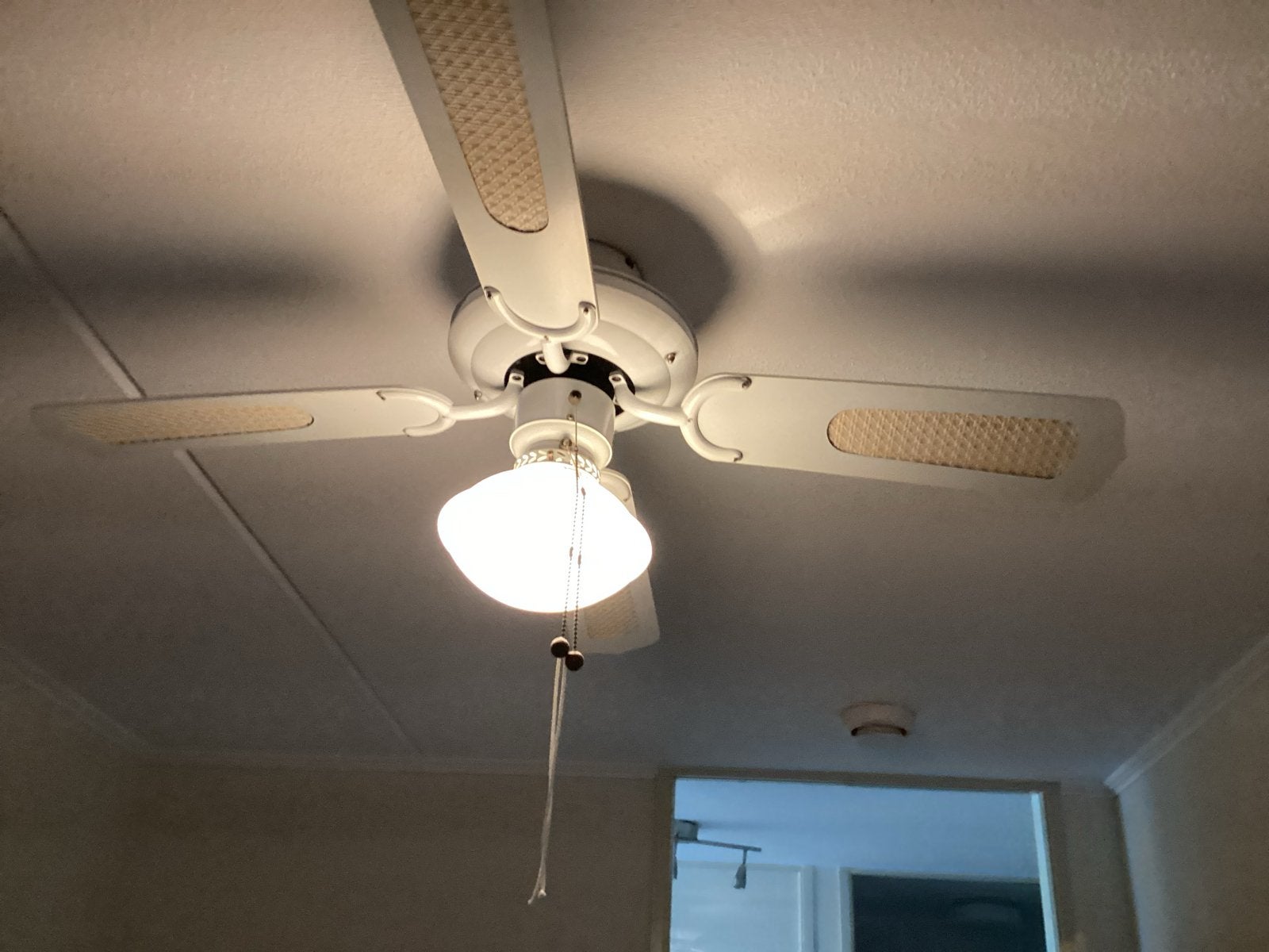 Plafond ventilator op de stroom aangesloten, Ophalen of Verzenden, Gebruikt, Overige materialen, Wit