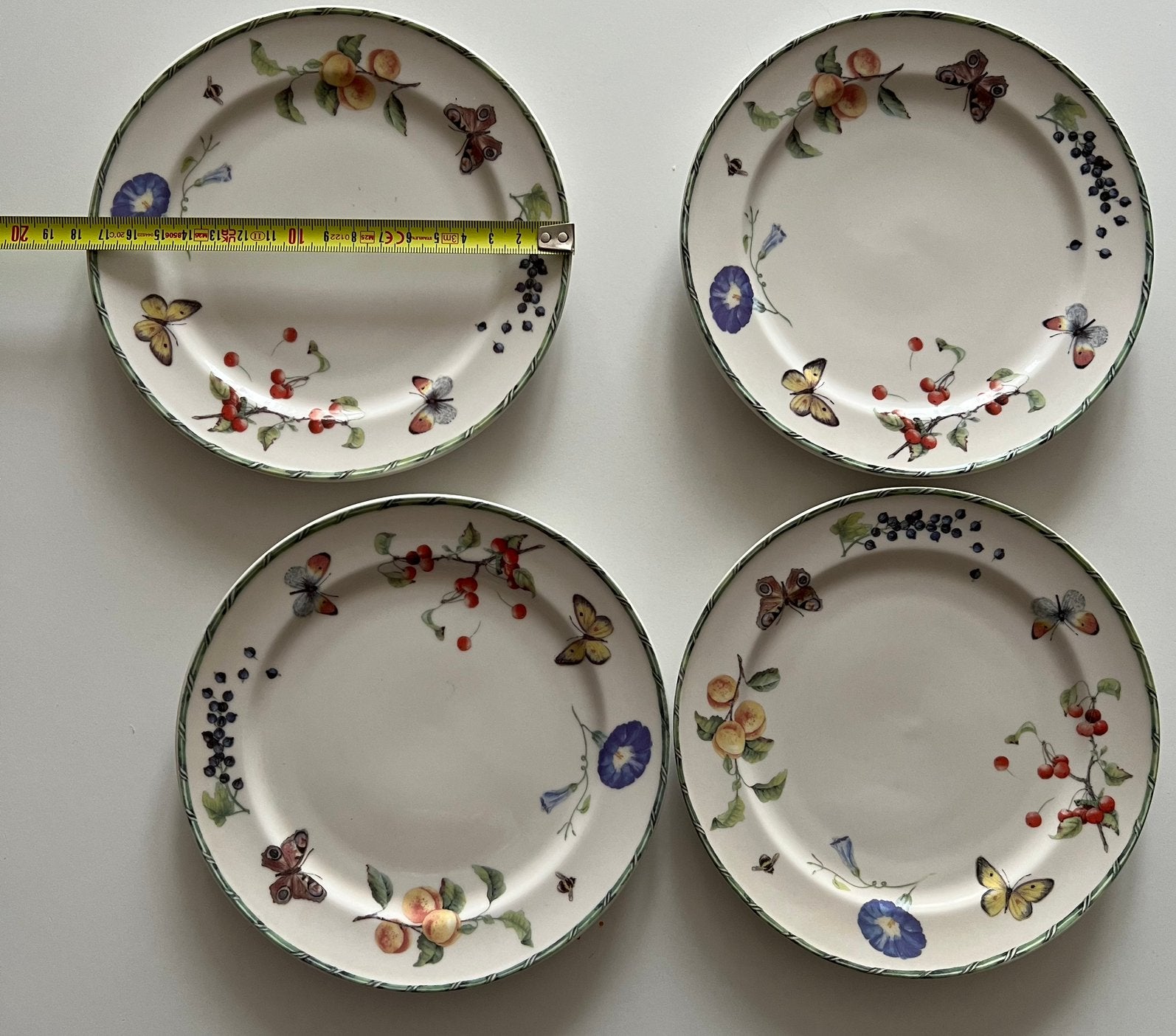 4 gebaksbordjes D. 17,5 cm. Fruit& Flowers Janneke Brinkman, Ophalen of Verzenden, Zo goed als nieuw, Bord(en), Overige stijlen