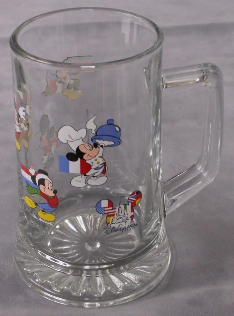 Vintage glazen bierpul Disneyland Paris Mickey int. vlaggen, Verzamelen, Ophalen of Verzenden, Overige figuren, Nieuw, Beeldje of Figuurtje