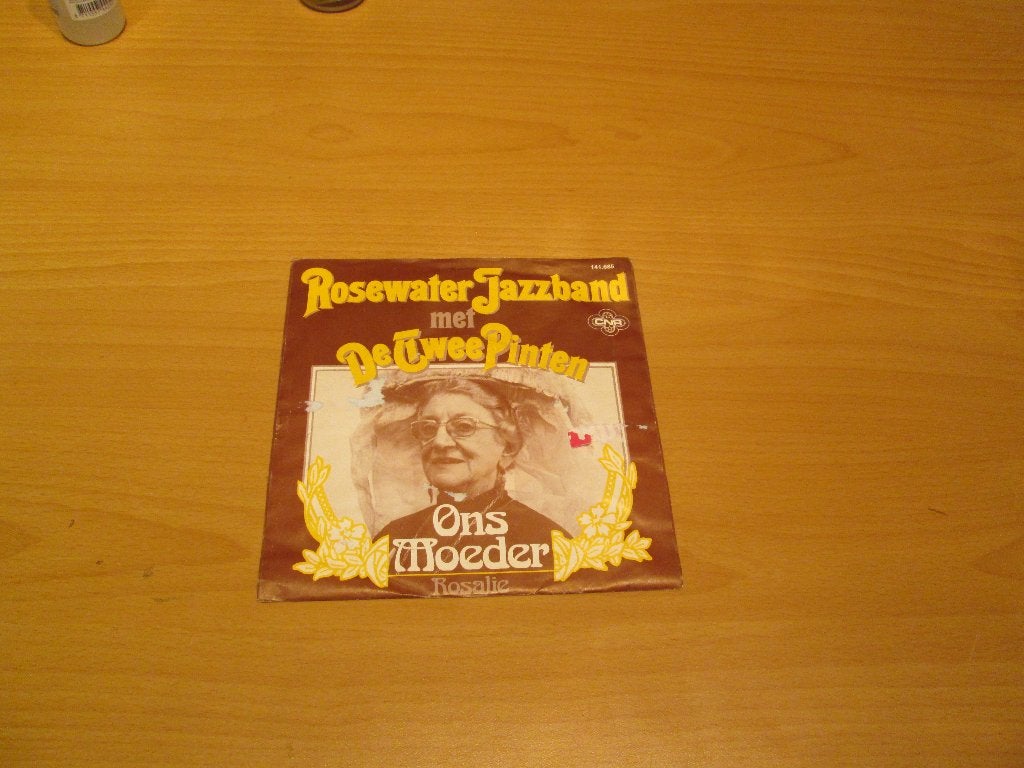 2 singles van Rosewater’s Jazzband (ook per stuk te koop), Ophalen of Verzenden, Gebruikt, Pop