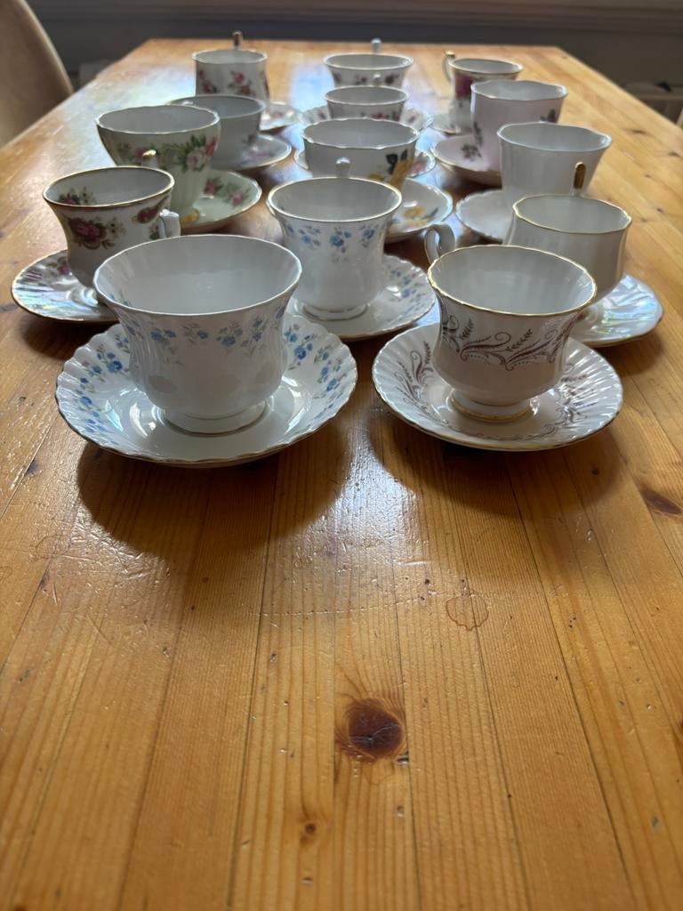 14 bijzondere koffiekopjes met schotel voor verzamelaars, Ophalen