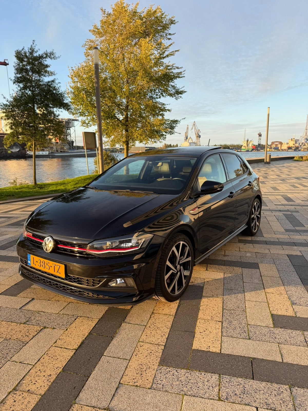 Volkswagen Polo 2.0 TSI 200pk 6-DSG 2018 Zwart FULL OPTION, Dealer onderhouden, Zwart, 4 cilinders, 1984 cc