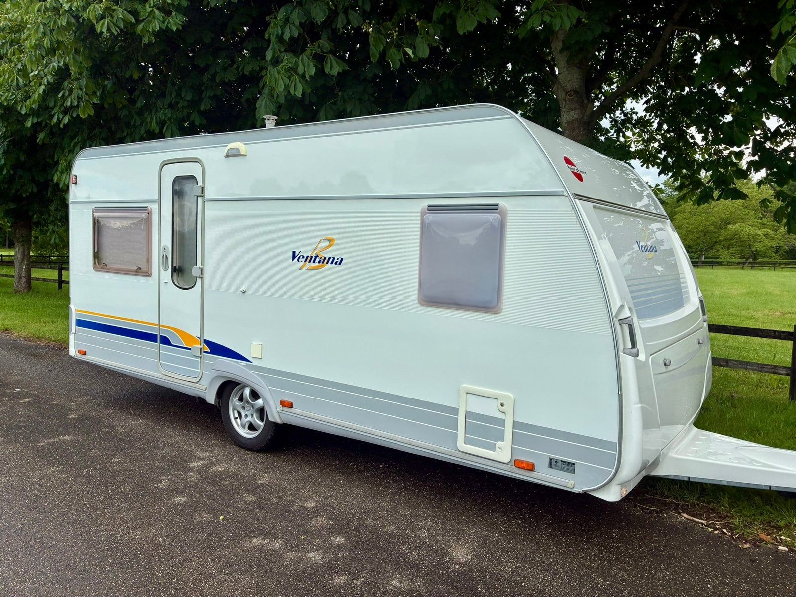 Super nette caravan Burstner Ventana 460TS, Caravans en Kamperen, Caravans, Kluisje, Rondzit, Particulier, Tot en met 4
