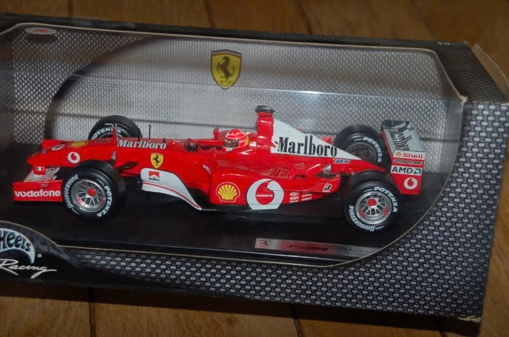 1:18 F1 FERRARI F 2002 SCHUMACHER Marlboro Hotwheels WRH, Verzenden, Zo goed als nieuw, Auto, Hot Wheels