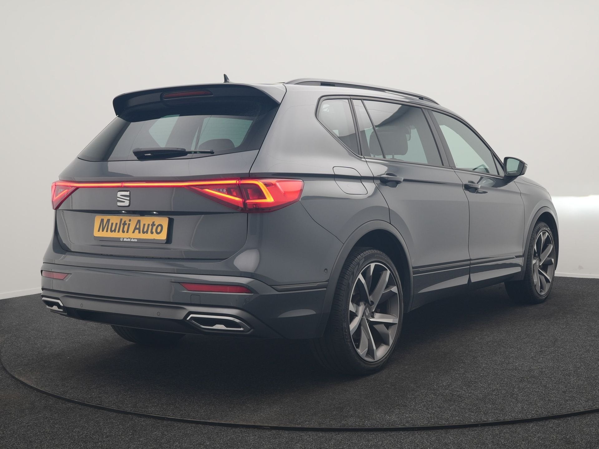 SEAT Tarraco 1.4 TSI e-Hybrid FR Business Intense PHEV 245pk, Auto's, Dealer onderhouden, Zwart, 4 cilinders, Adaptive Cruise Control
