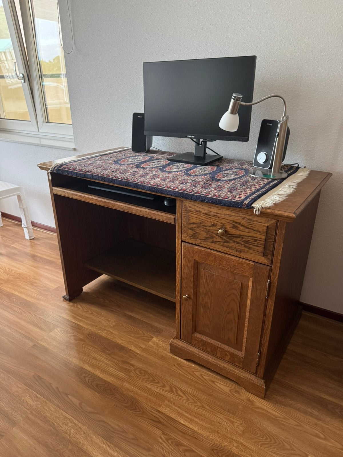 Mooi massief houten bureau met toetsenbord lade, Opbergruimte, 120 cm, Hout, Bruin