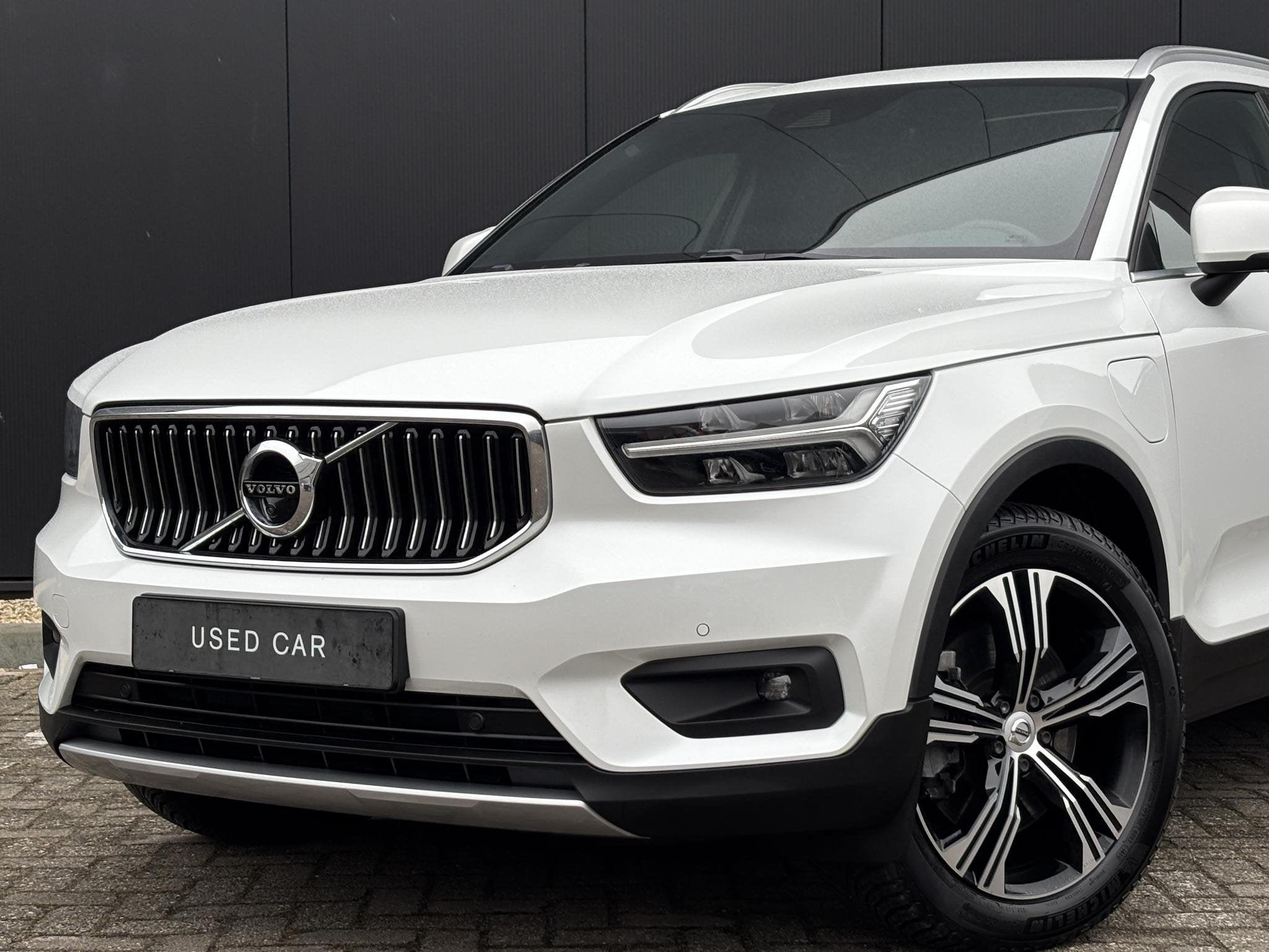 Volvo XC40 1.5 T5 Recharge Inscription / rood Leder / 360 ca, Euro 6, 1712 kg, Wit, Hybride Elektrisch/Benzine