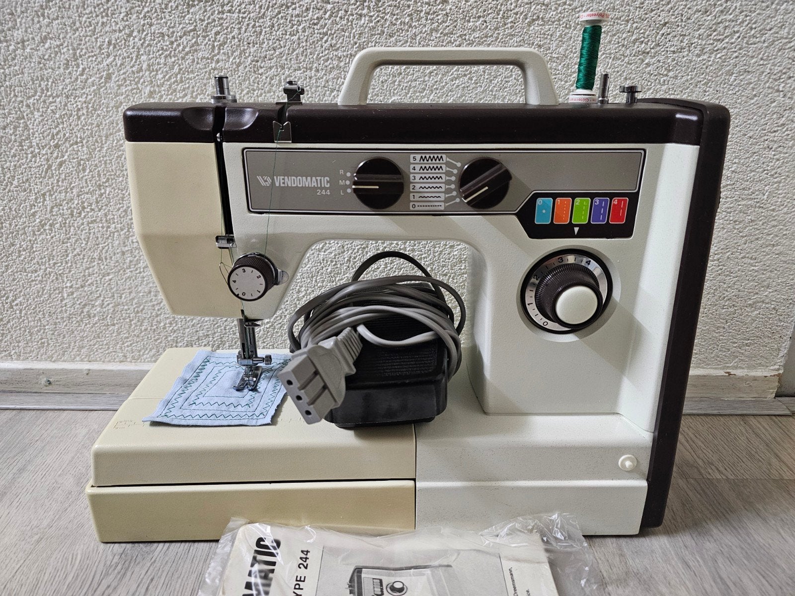 Naaimachine, Ophalen, Zo goed als nieuw, Naaimachine, Overige merken