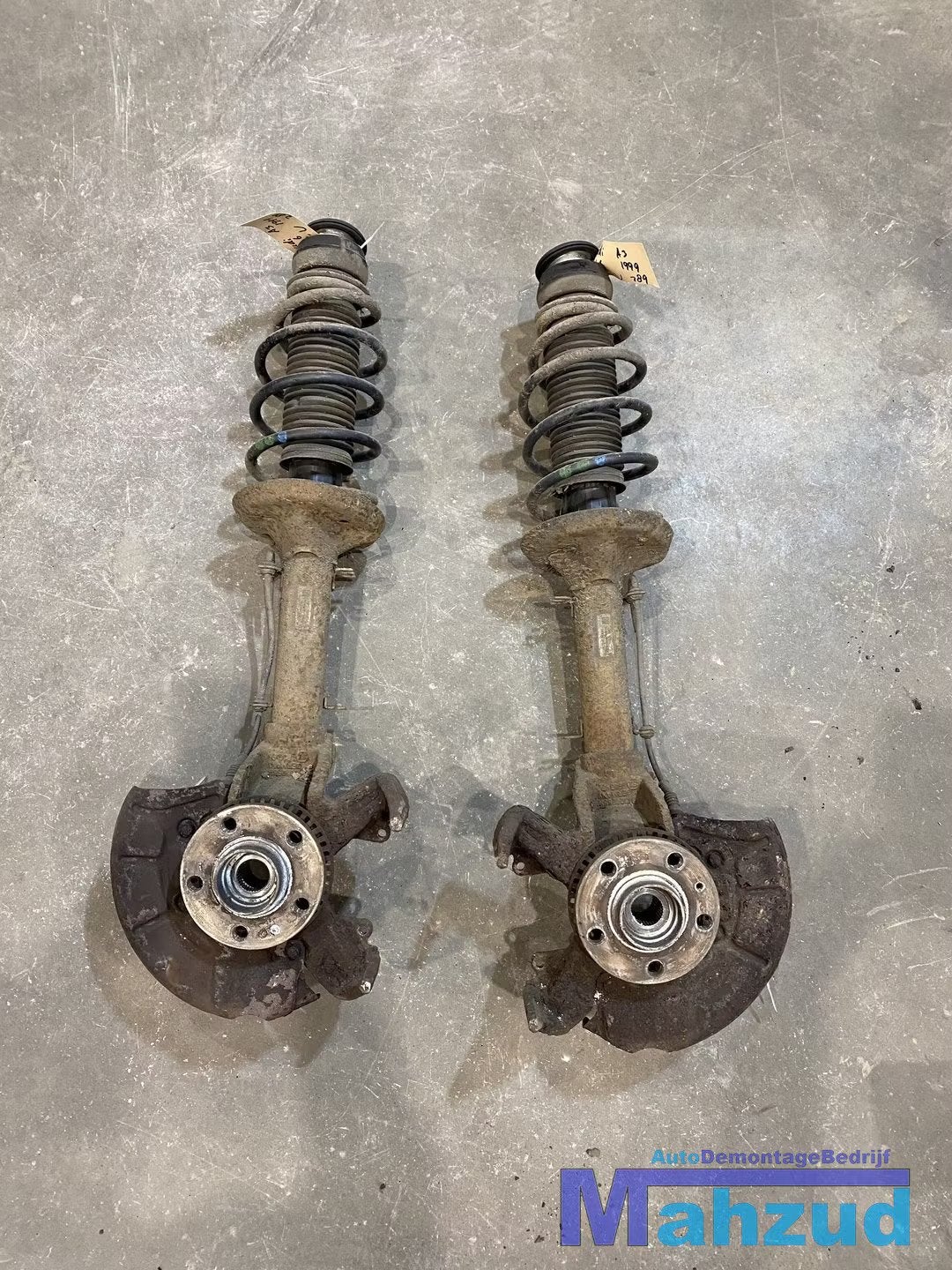 AUDI A3 8L 8L1 links rechts voor veerpoot fuseehuis, Gebruikt, AUDI AG, Auto-Union-Strasse 1
85045  Ingolstadt, DE, Kundenbetreuung@audi.de