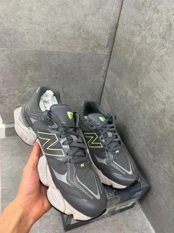 New Balance 9060 Magnet Volt Grey maat 44,5 – met doos, New Balance, Overige kleuren, Ophalen of Verzenden, Sneakers of Gympen