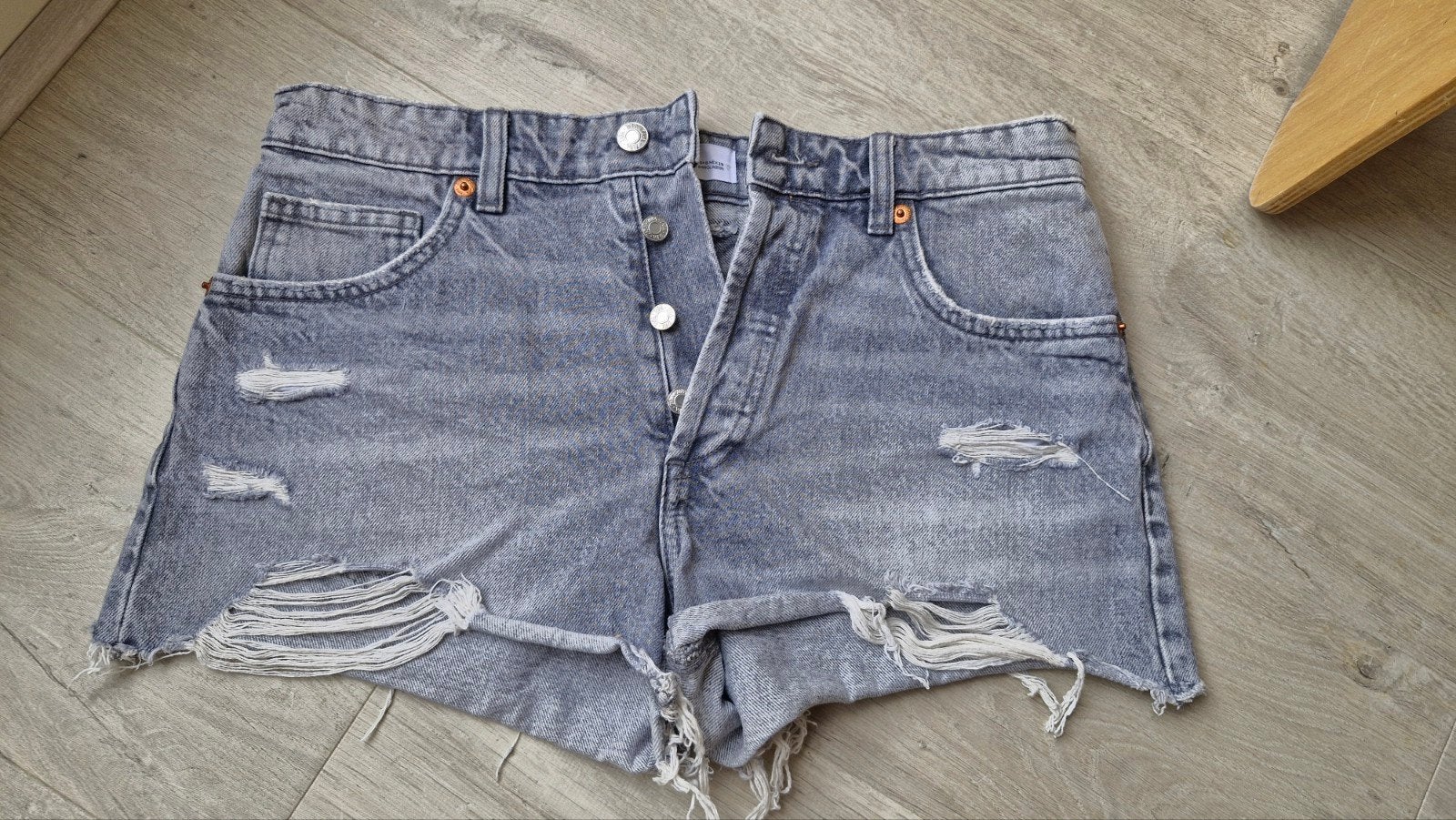Zara grijze denim shorts met scheuren maat 38, Kleding | Dames, Zara, Ophalen of Verzenden, Zo goed als nieuw, W28 - W29 (confectie 36)