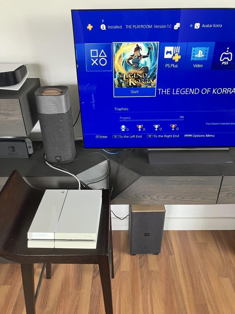 Playstation 4 White CIB + The Legend Of Korra game PS4, Spelcomputers en Games, Ophalen, Met 2 controllers, Zo goed als nieuw