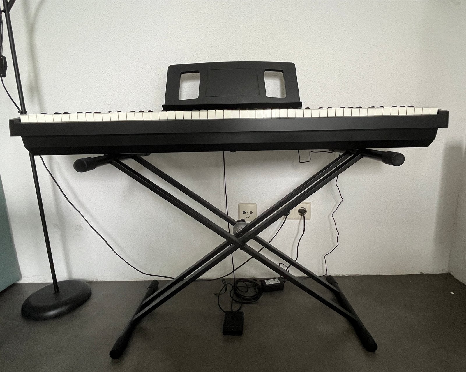 Roland FP-10 Digitale Piano - Zo goed als nieuw, Ophalen, Zwart, Digitaal, Zo goed als nieuw