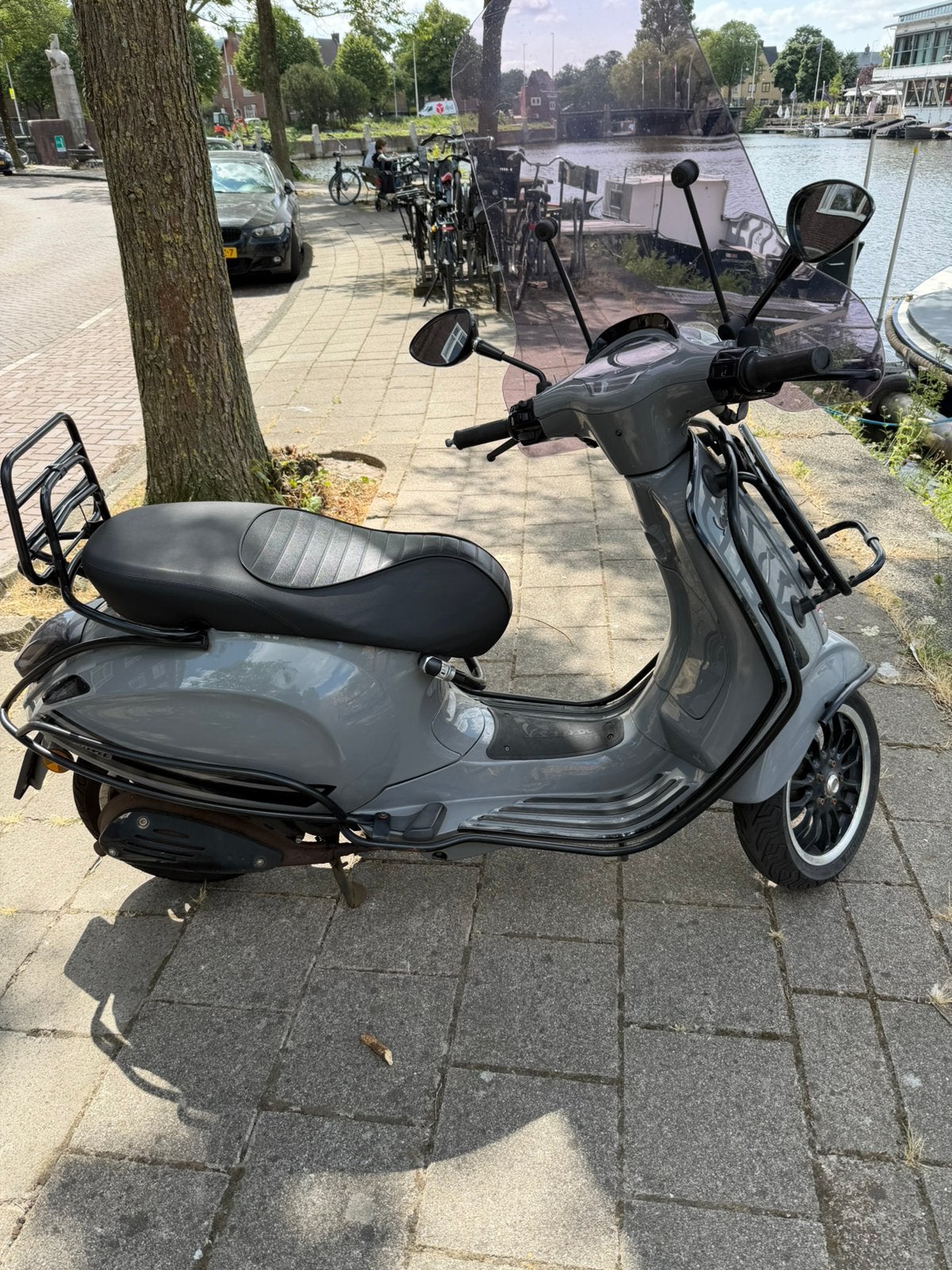 Vespa Sprint Nardo Grey, Fietsen en Brommers, Gebruikt, Ophalen of Verzenden, Benzine, Vespa