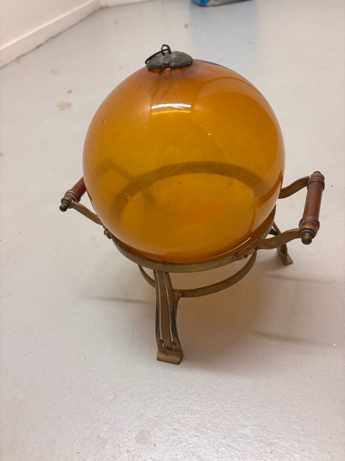 Vintage oranje glazen bol op metalen standaard, Ophalen of Verzenden