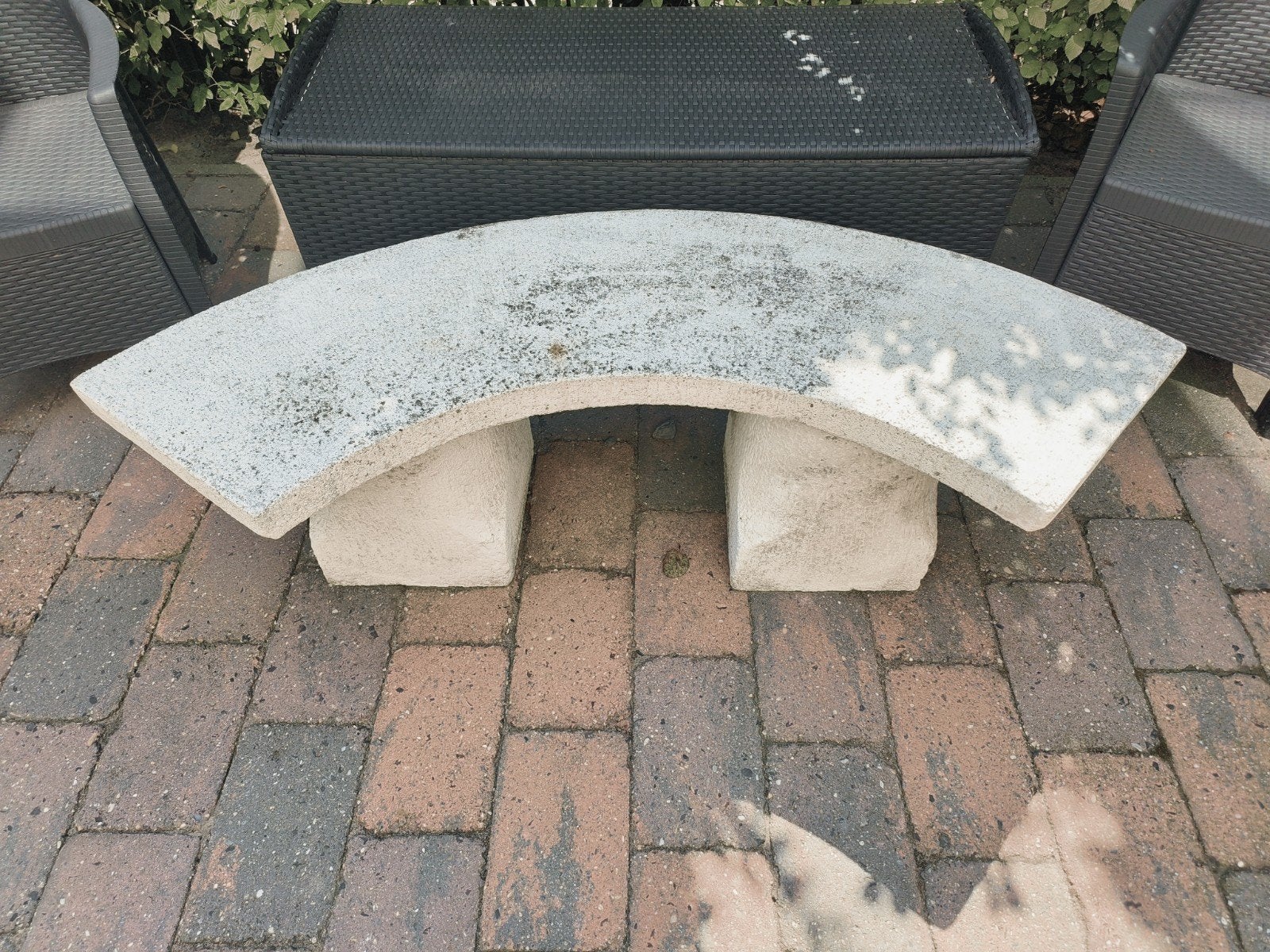 Gebogen tuinbank van steen - Perfect voor buiten, Tuin en Terras, Tuinbanken, Ophalen, Gebruikt, Overige materialen