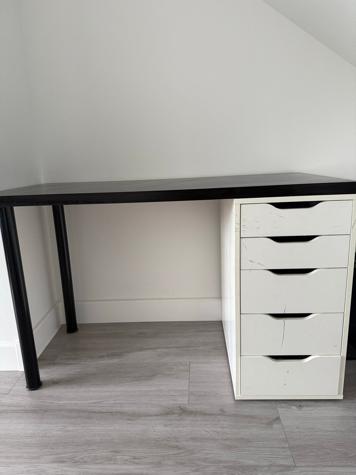 IKEA Bureau met ladeblok - Zwart/Wit, Zwart, Gebruikt, Met lades, Spaanplaat of MDF