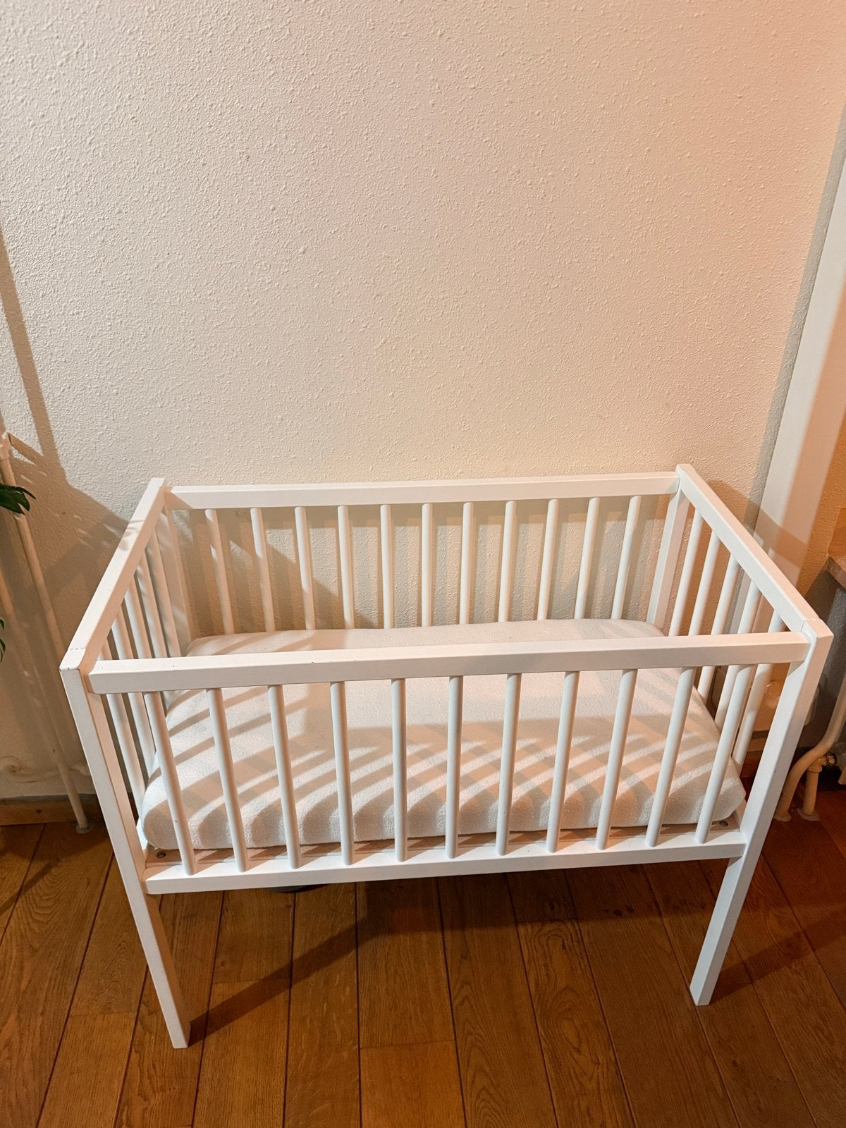 Wit ledikantje met matras - 84x46x75cm, Ophalen, Gebruikt, Ledikant