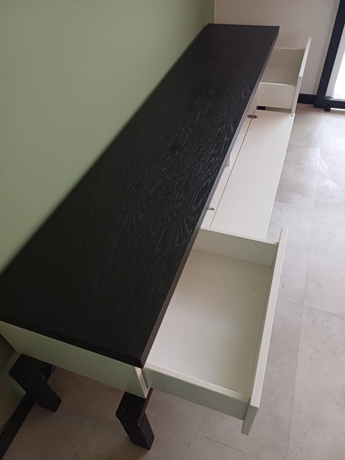 Nette degelijke tv kast met dik zwart blad, Ophalen, Gebruikt, 150 tot 200 cm, 25 tot 50 cm