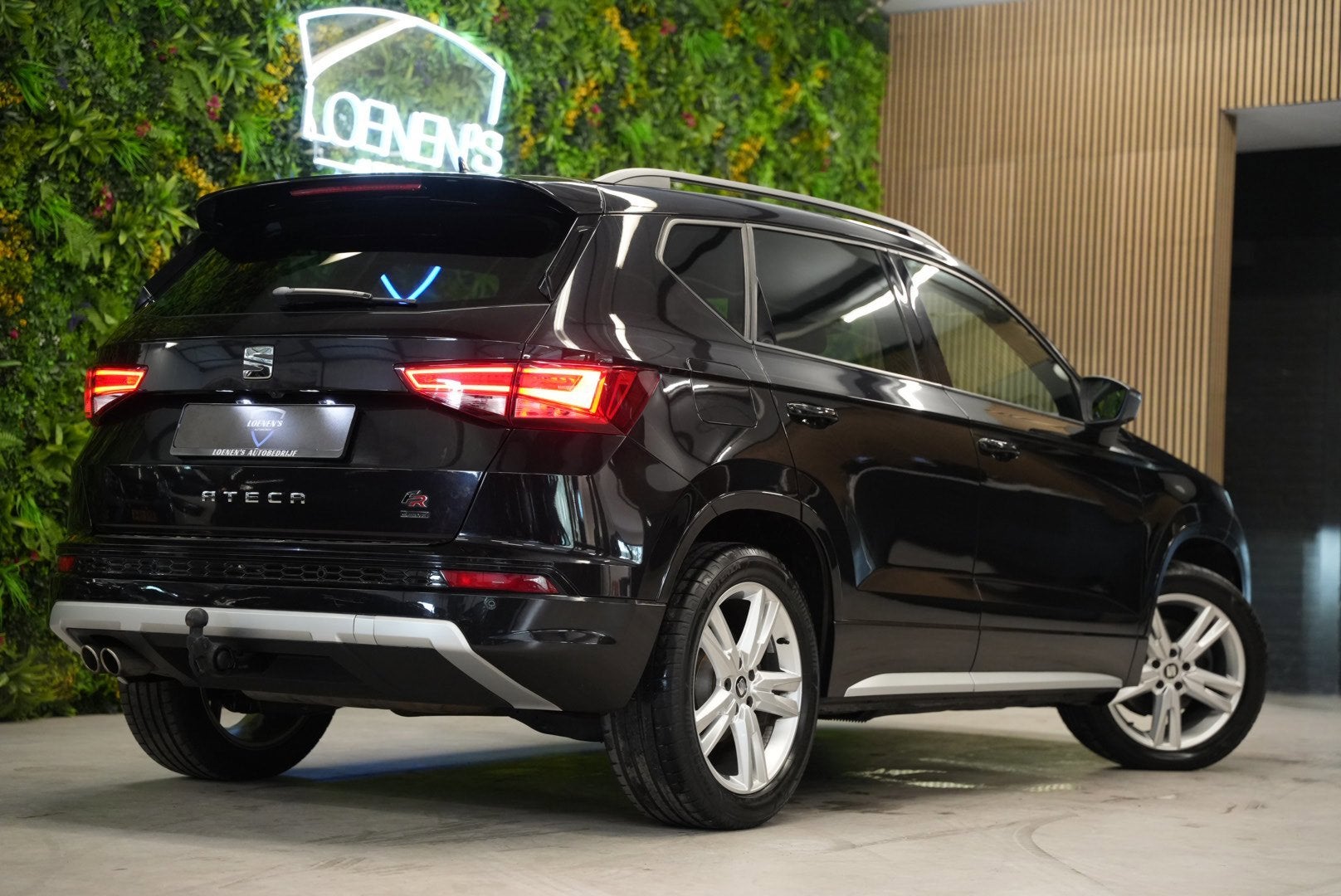 SEAT Ateca 2.0 EcoTSI FR 4DRIVE / Trekhaak / Camera / Cruise, Auto's, Automaat, Dealer onderhouden, Gebruikt, Zwart