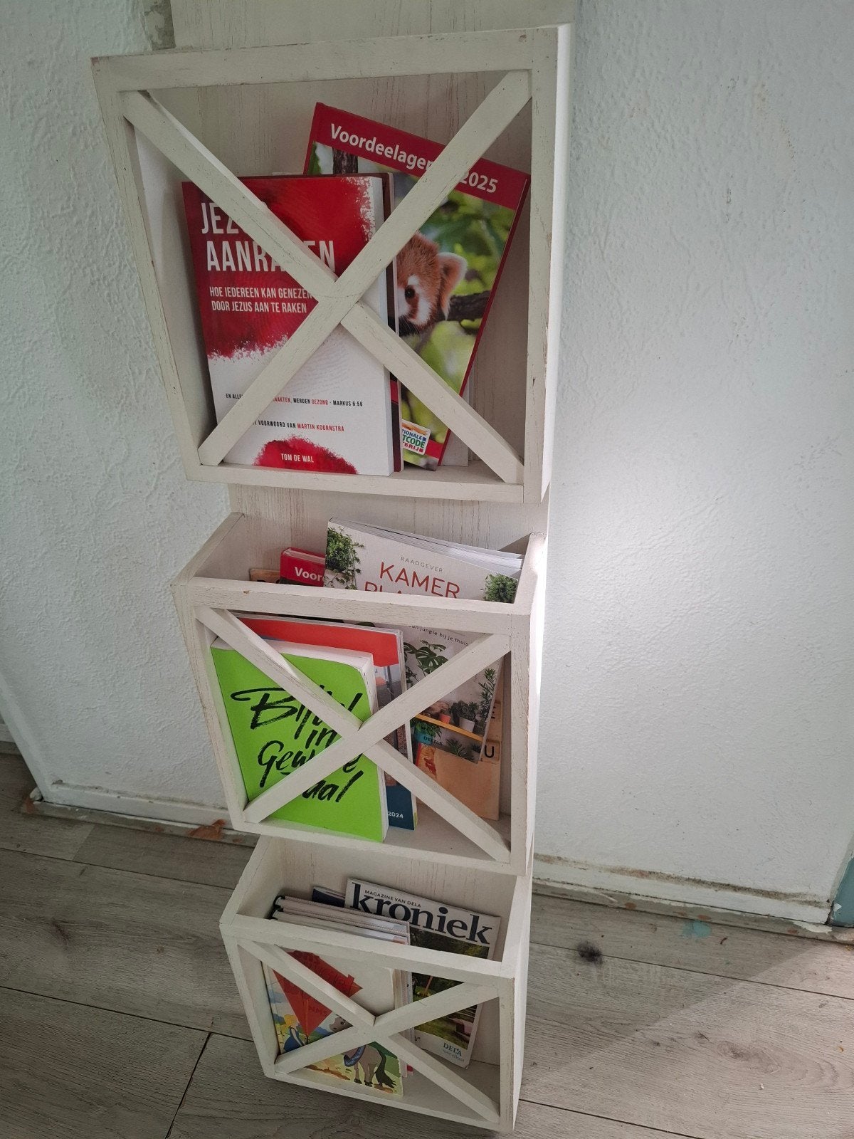 Witte houten wandrek/boekenrek met 3 vakken, Ophalen, Met plank(en), Minder dan 50 cm, 100 tot 150 cm