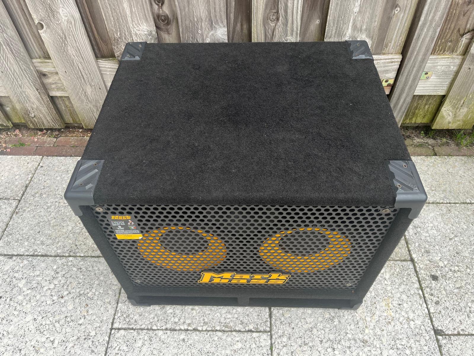 Foto 4 van Markbass 102 HF Std Cabinet met Hotcovers hoes (nieuwstaat).