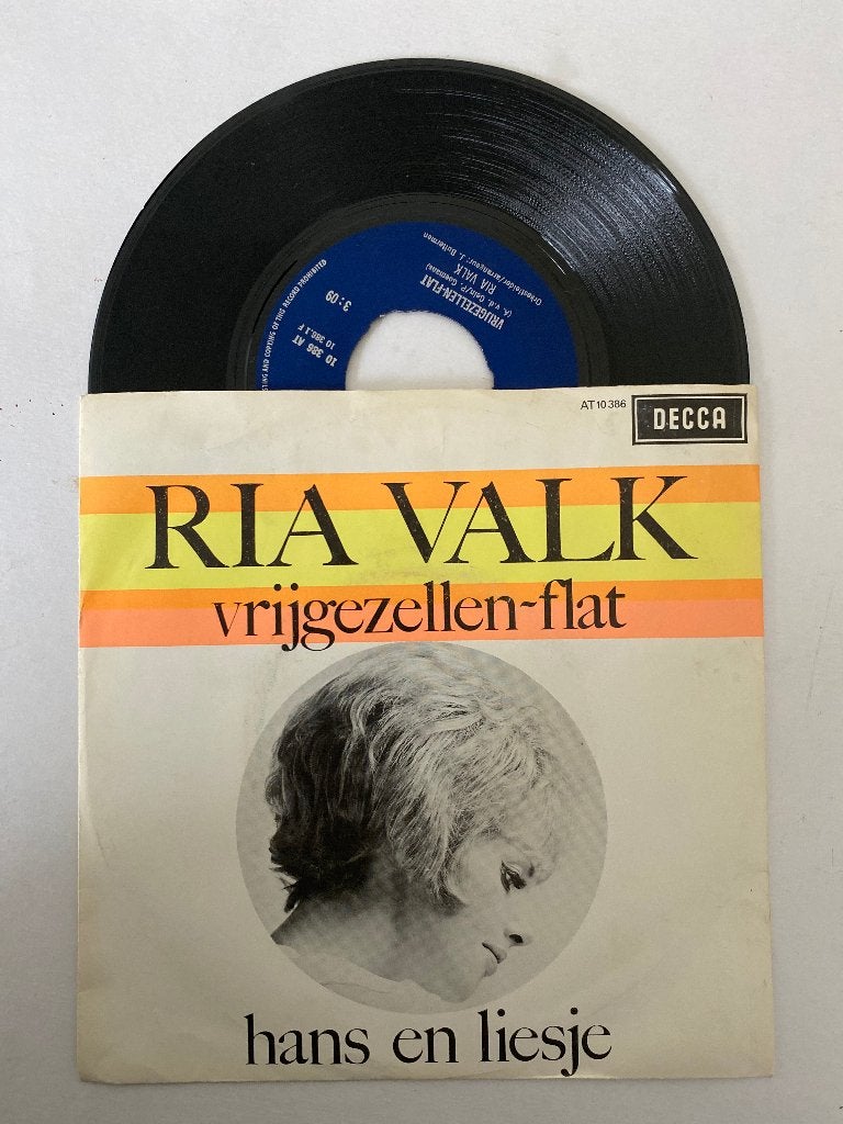 Ria Valk – Vrijgezellen-Flat / Hans En Liesje, 7 inch, Zo goed als nieuw, Nederlandstalig, Fotohoes