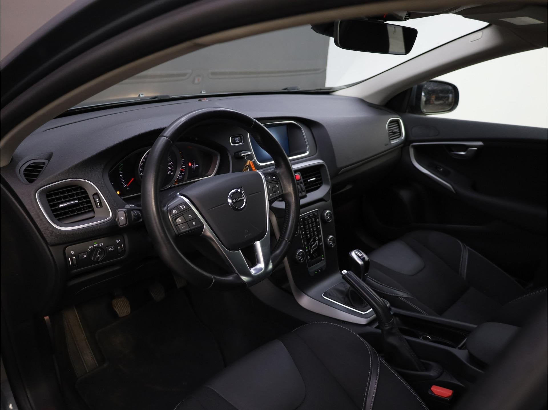 Volvo V40 2.0 D2 Momentum | Navigatie | Voorstoelen verwarmd, Auto's, Volvo, Voorwielaandrijving, Gebruikt, 4 cilinders, 1969 cc