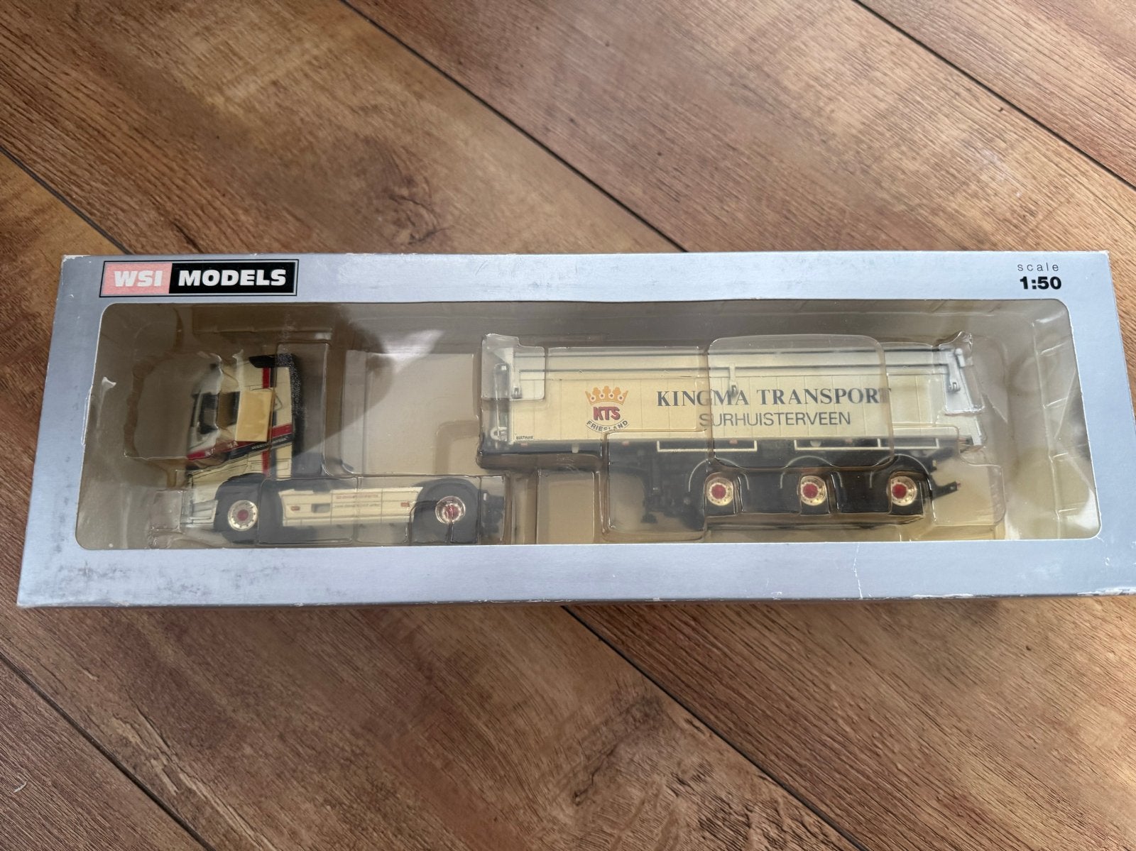 WSI model 1:50 Kingsma Surhuisterveen - Nieuw in doos, Hobby en Vrije tijd, Modelauto's | 1:50, Ophalen of Verzenden, Nieuw, Bus of Vrachtwagen