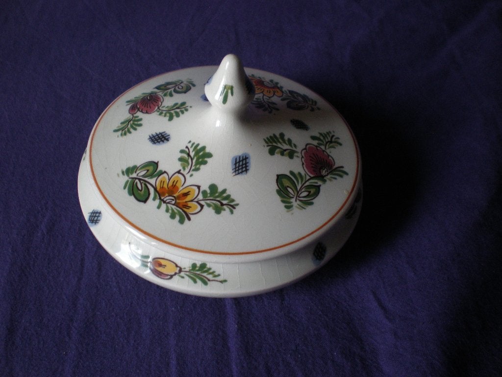 Keramiek schaaltje met deksel. Wit met bloem. Homij. Regina., Antiek en Kunst, Ophalen of Verzenden