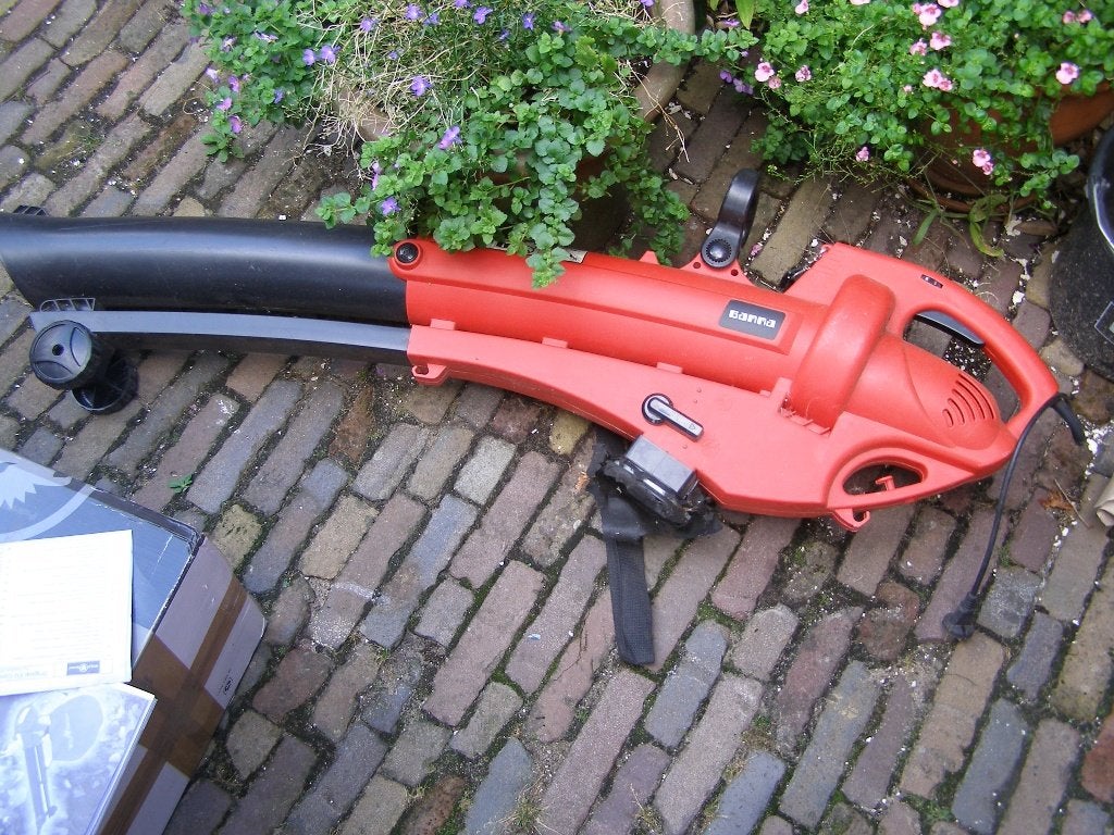 bladblazer blaast, zuigt maar zak ontbreekt dus blazen maar, Ophalen, Gebruikt, Handgedragen, Met neuswiel