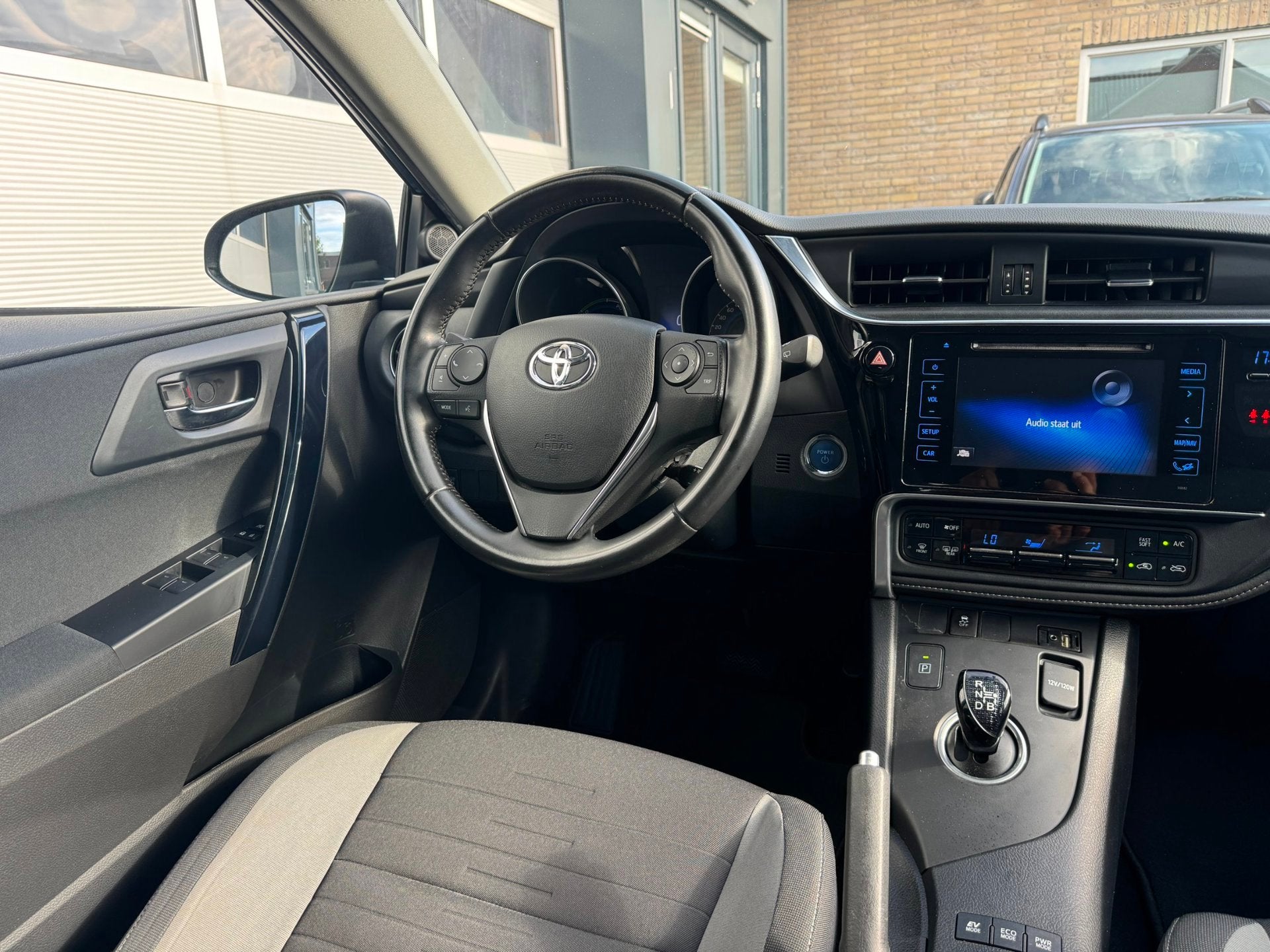 Toyota Auris 1.8 Hybrid Executive Keyless Parkeercamera, 28 km/l, Gebruikt, Euro 6, 4 cilinders