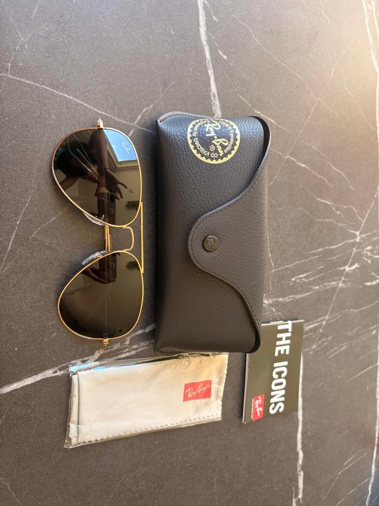 Ray-Ban Unisex Zonnebril - Klassiek en Tijdloos Design, Zonnebril, Zwart, Ophalen of Verzenden, Zo goed als nieuw