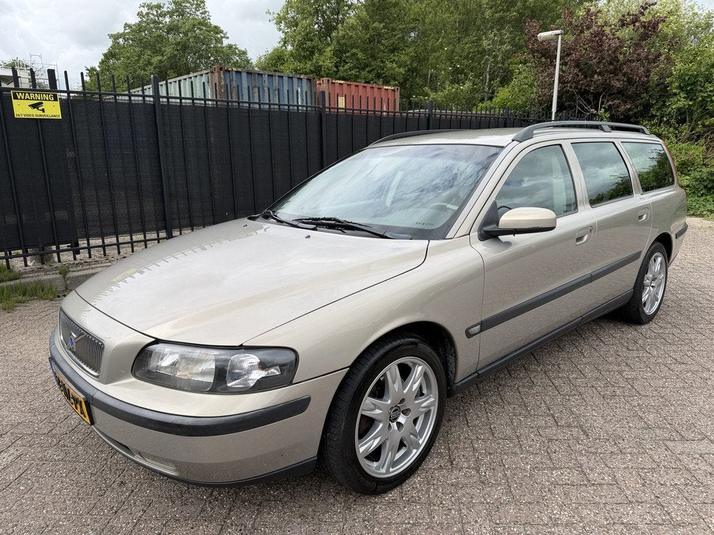 Volvo V70 2.4 Edition I Clima/Carplay/Cruise/Trekhaak, Auto's, Voorwielaandrijving, Zwart, Leder en Stof, Beige