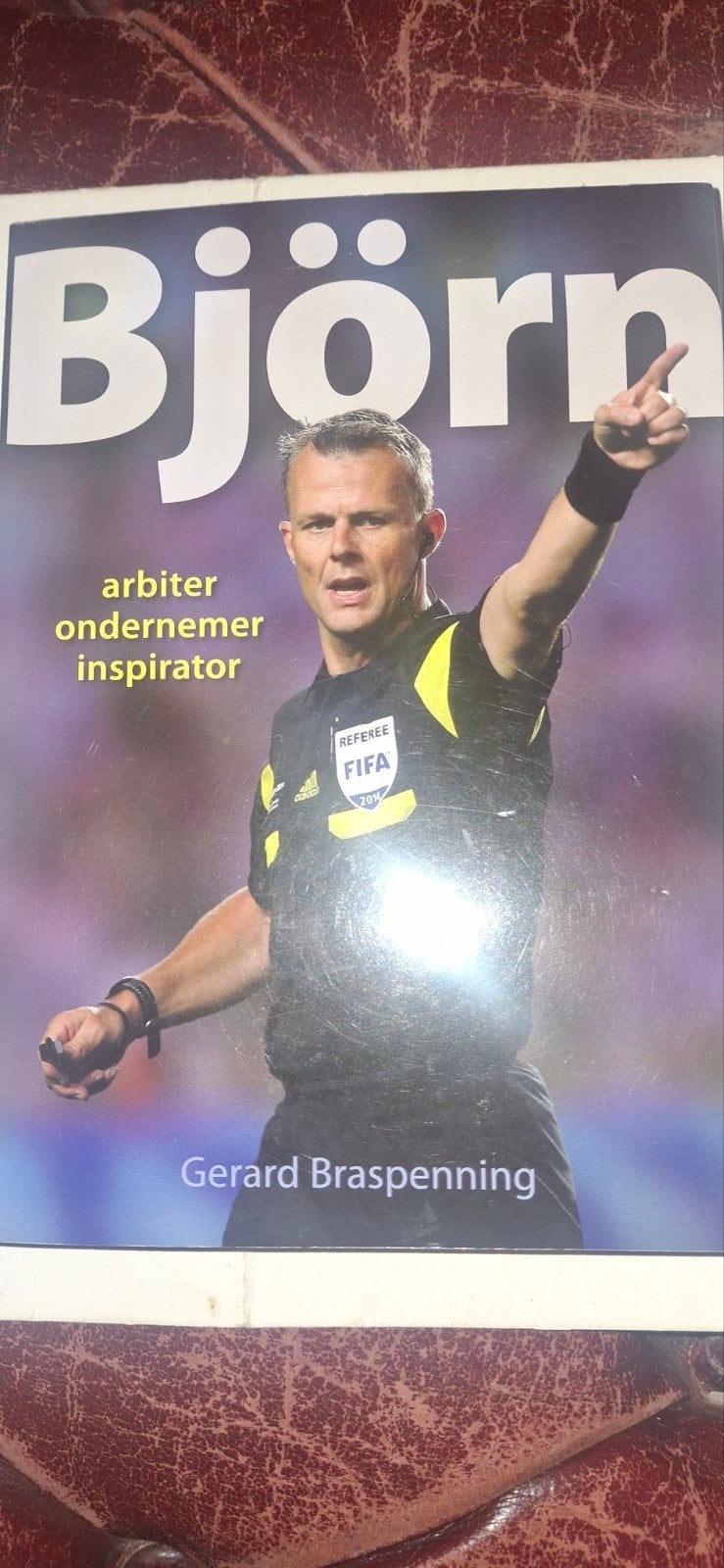 Björn Kuipers: arbiter, ondernemer, inspirator - gesigneerd, Boeken, Sportboeken, Ophalen of Verzenden, Zo goed als nieuw, Gerard Braspenning