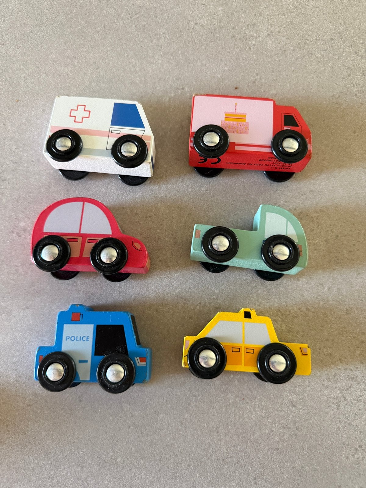 Hema houten auto’s 6 stuks, Kinderen en Baby's, Ophalen of Verzenden, Gebruikt, Rij- of Hobbelspeelgoed