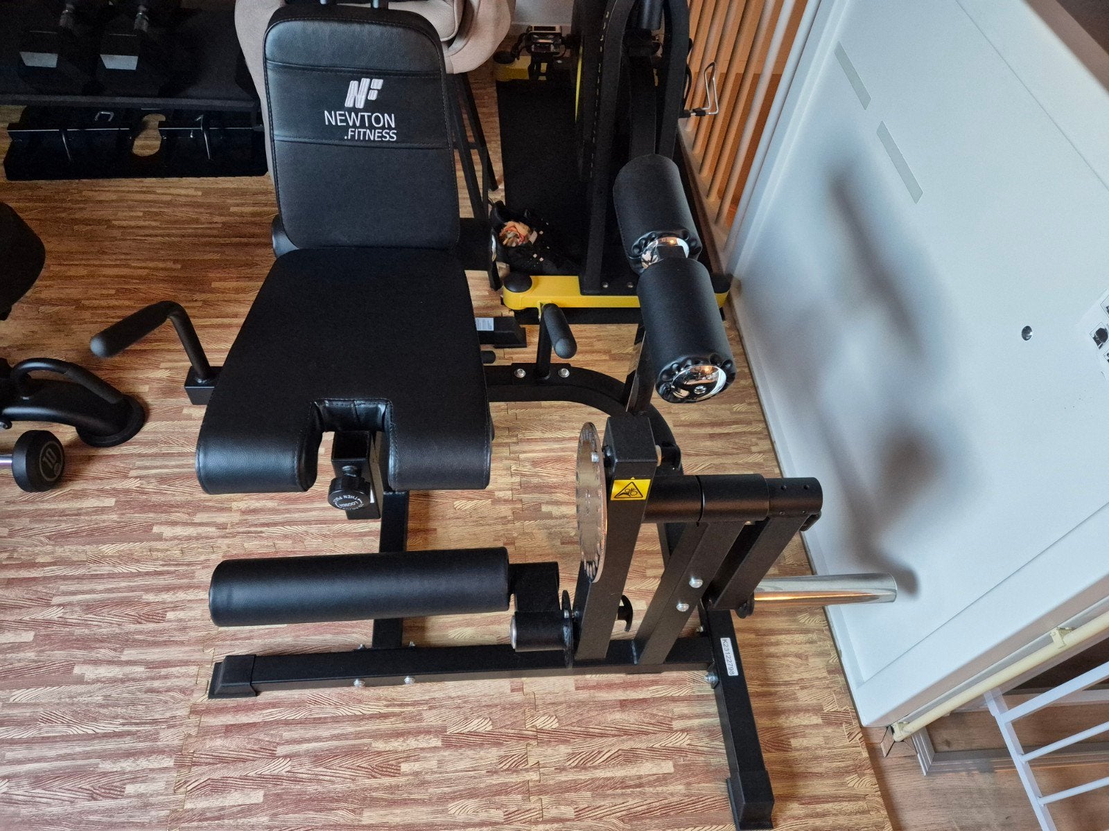 Newton Fitness Black Series BLK-60 - 4-in-1 Beentrainer, Sport en Fitness, Fitnessapparatuur, Ophalen, Nieuw, Buik, Krachtstation