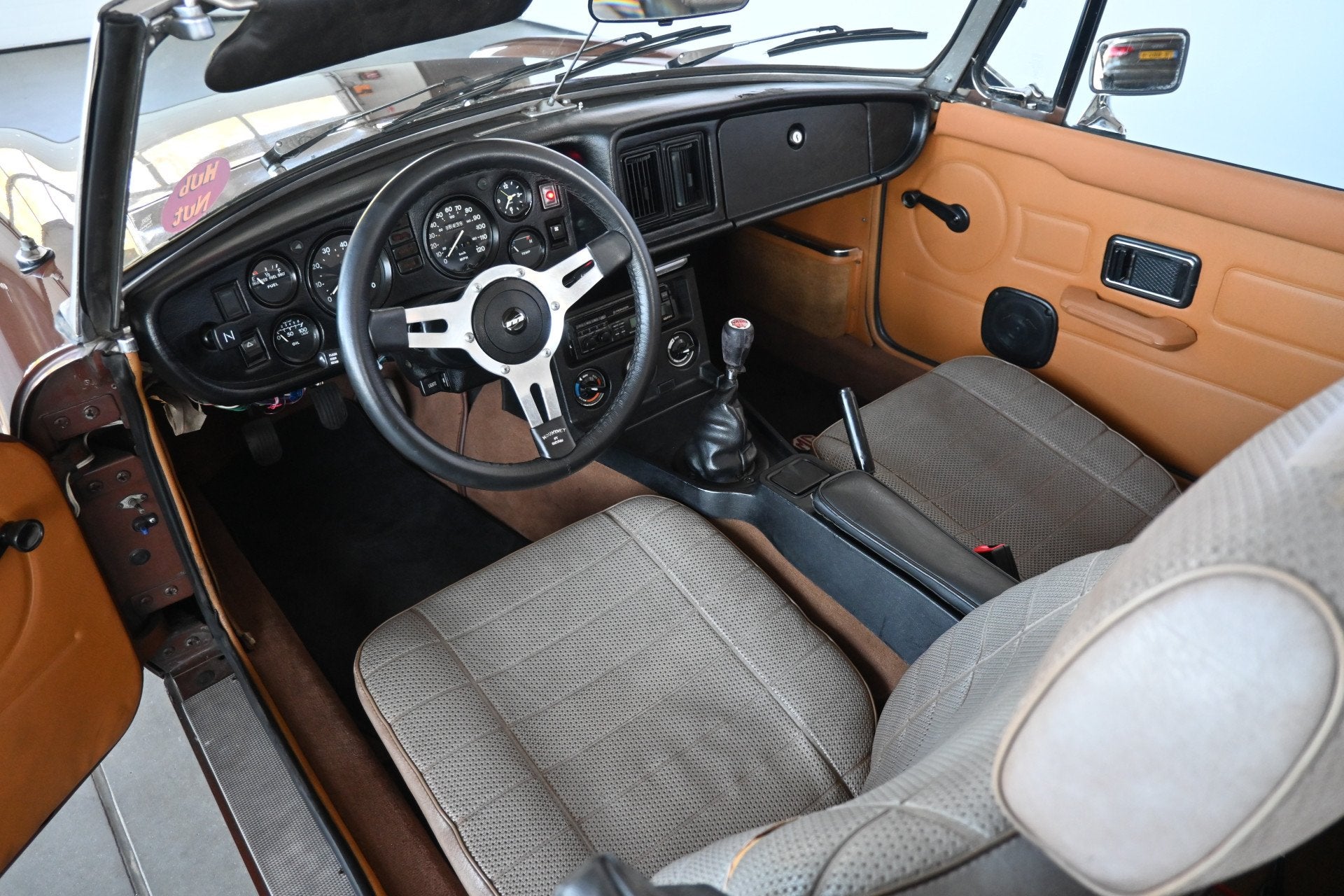 MG B 1.8 Roadster Lichtmetaal Direct Leverbaar! APK tot 23-0, Auto's, Oldtimers, Open dak, Bedrijf, Handgeschakeld, Grijs