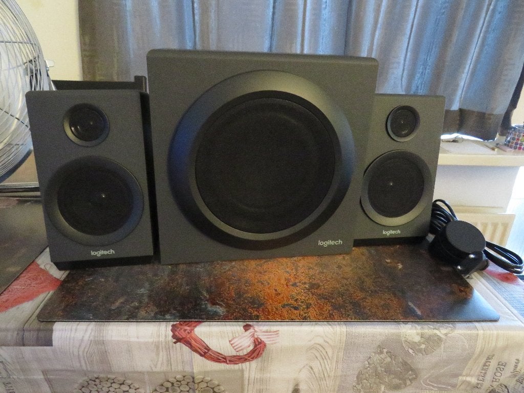 Logitech Z333 2.1 Speakerset - Compleet, Ophalen, Zo goed als nieuw, Audiokanaal 2.1, Logitech
