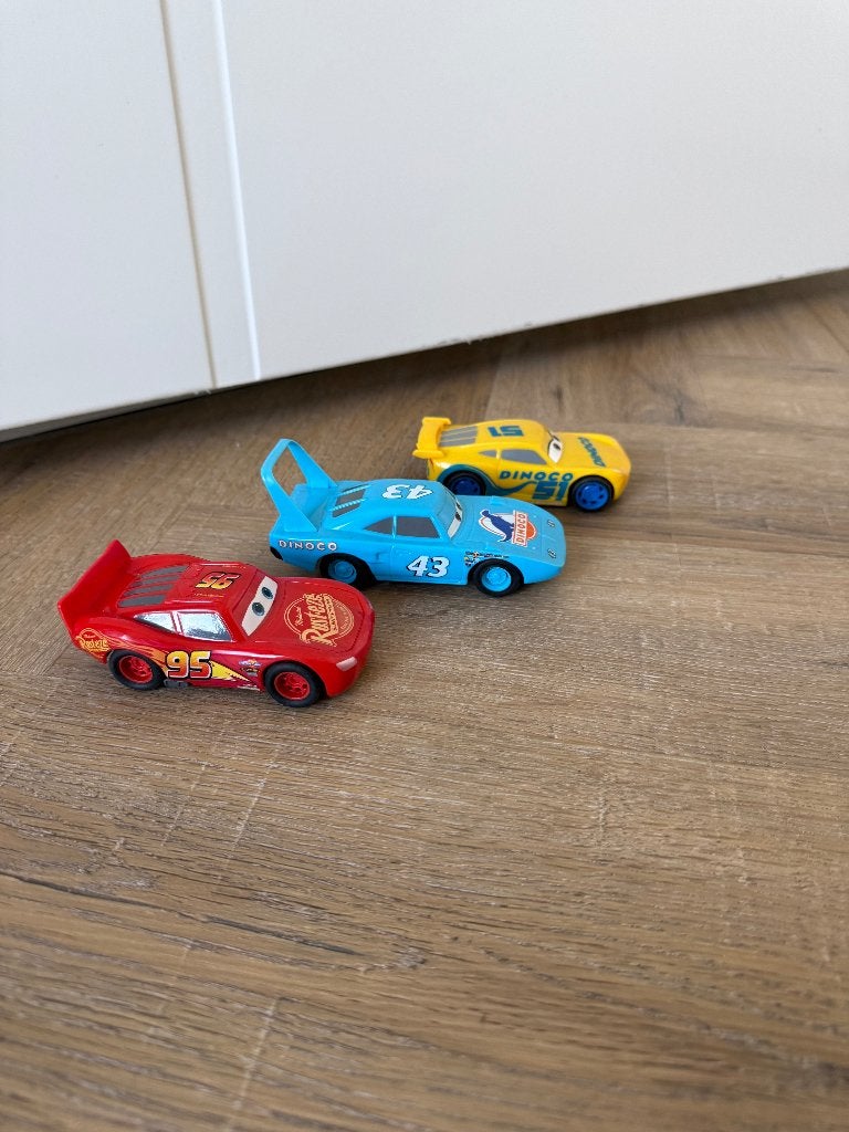 ZGAN 3x pull-back Disney Cars auto 1:43 McQueen Dinoco 43, Ophalen of Verzenden, Zo goed als nieuw