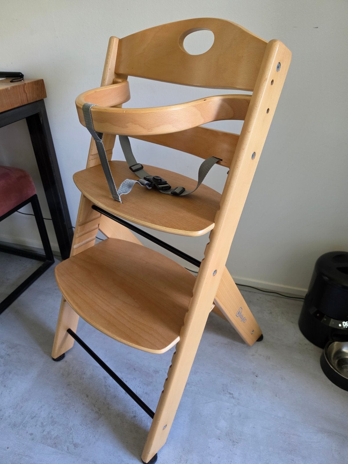 BabyGO Meegroeistoel - Houten Kinderstoel met Gordel, Kinderen en Baby's, Kinderstoelen, Ophalen, Zo goed als nieuw, Meegroeistoel
