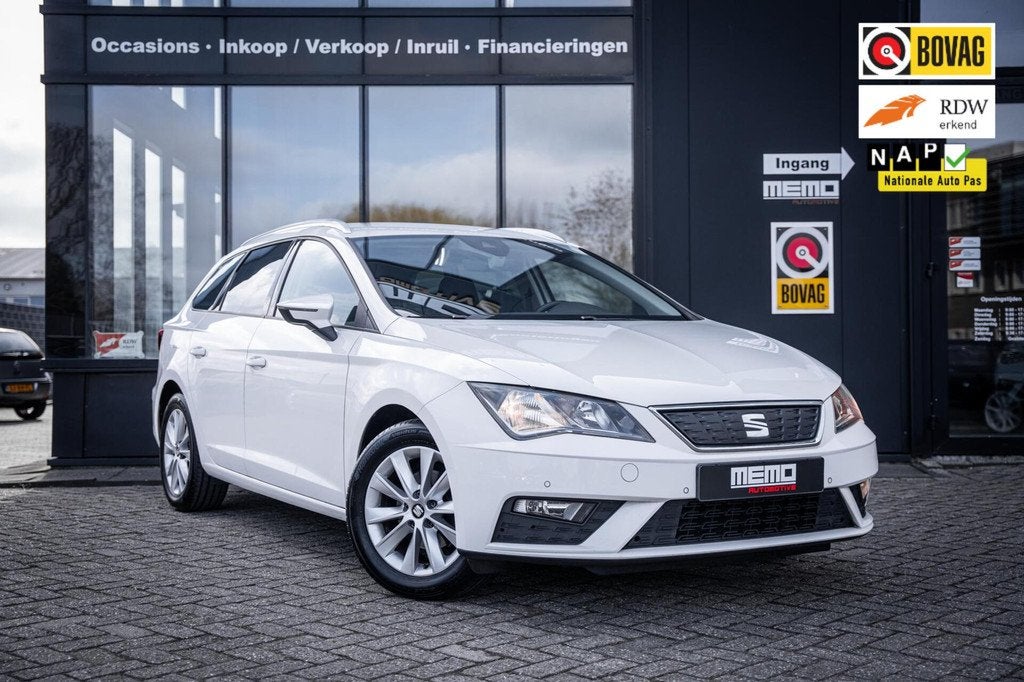 Seat Leon ST 1.0 EcoTSI Style Business*AUTOMAAT*CARPLAY*KEYL, Auto's, Gebruikt, Euro 6, Parkeersensor, Leon