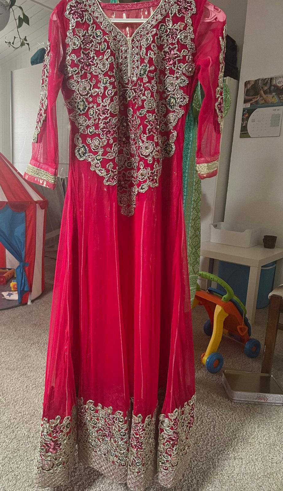 Indian bollywood salwar kameez anarkali donkerros 3 delig, Ophalen of Verzenden, Zo goed als nieuw, Maat 38/40 (M), Overige typen