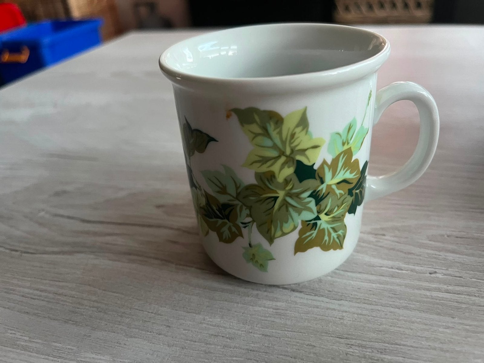 5 vintage mokken van Kronester Bavaria met bladmotief, Gebruikt, Overige merken, Vintage, Porselein