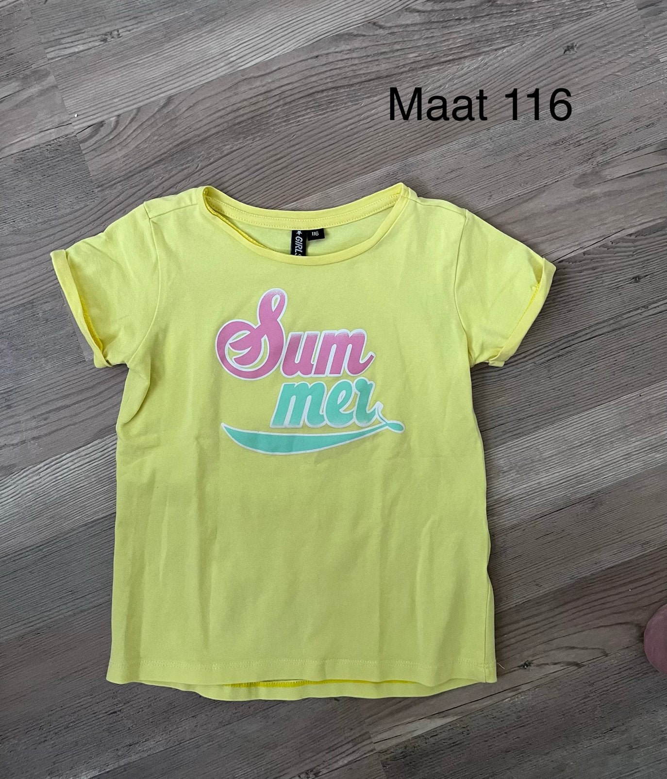 Geel shirtje, maat 116, als nieuw. 95% katoen, 5% elastaan, Kinderen en Baby's, Kinderkleding | Maat 116, Ophalen of Verzenden