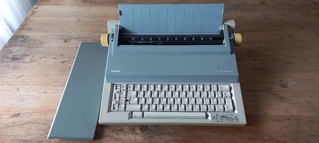 Typmachine olivetti, Diversen, Typemachines, Ophalen, Zo goed als nieuw