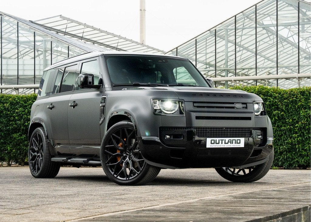 Land Rover Defender 110 P300e X-Dynamic HSE | Satin PPF Stea, Automaat, Gebruikt, Zwart, 4 cilinders