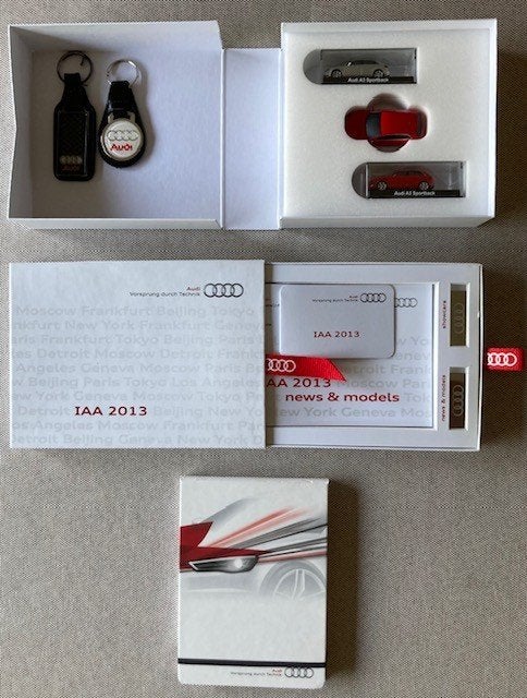 Audi en VW Gadgets (brochures, mini modellen, USB sticks ed), Algemeen, Nieuw, Diverse auteurs, Ophalen of Verzenden