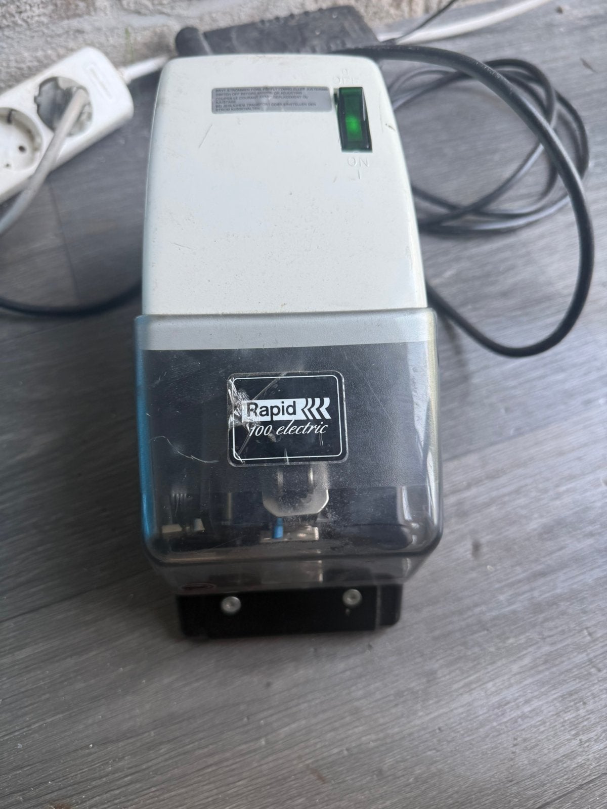 Elektronische nietmachine, Ophalen, Zo goed als nieuw